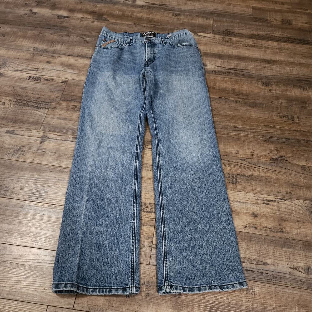 Ariat Mens relaxed fit denim jeans size 32x32 button missing top 2487
